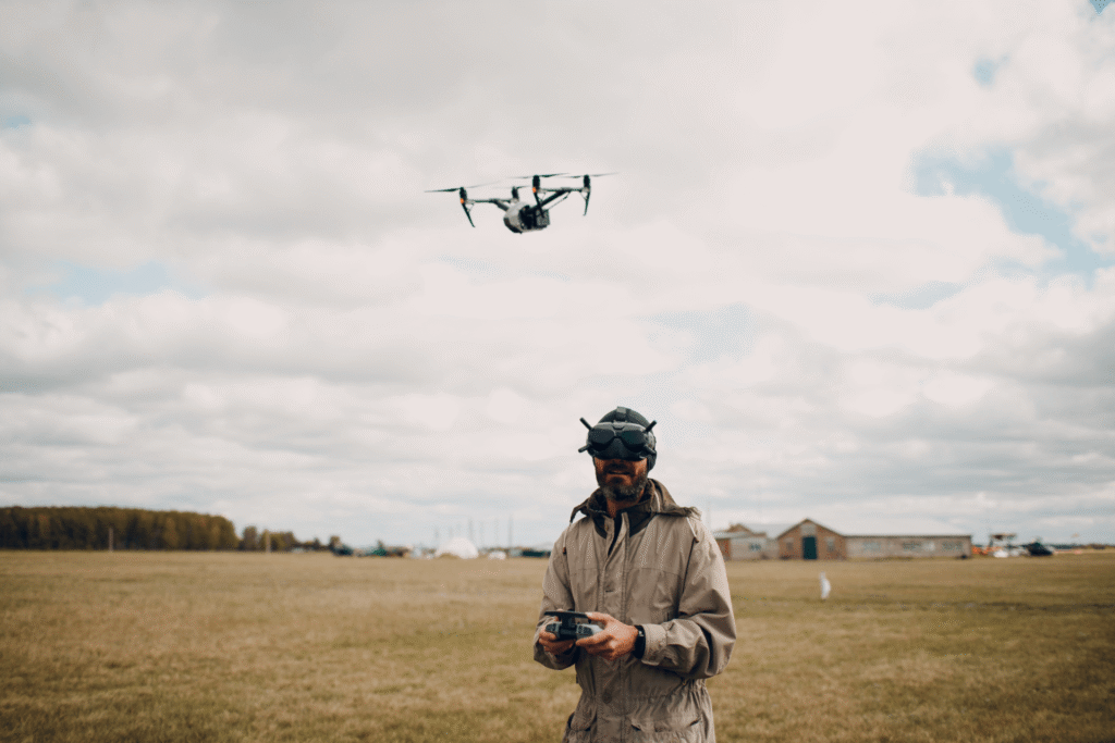 Instructeur agréé encadrant une formation drone en PACA avec examen pratique financé par le CPF