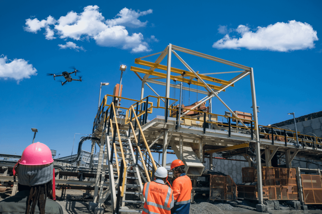 Des consultants de bureau d'étude structure en formation drone financée en Paca par le FIFPL
