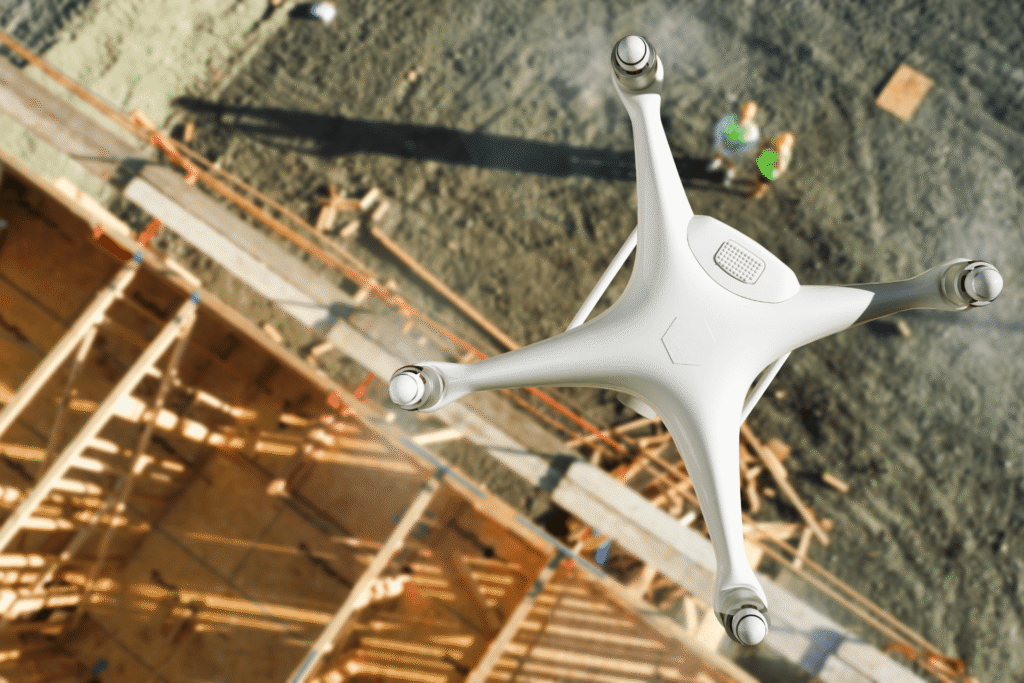 Inspection de toiture et façade par drone sur bâtiment en construction