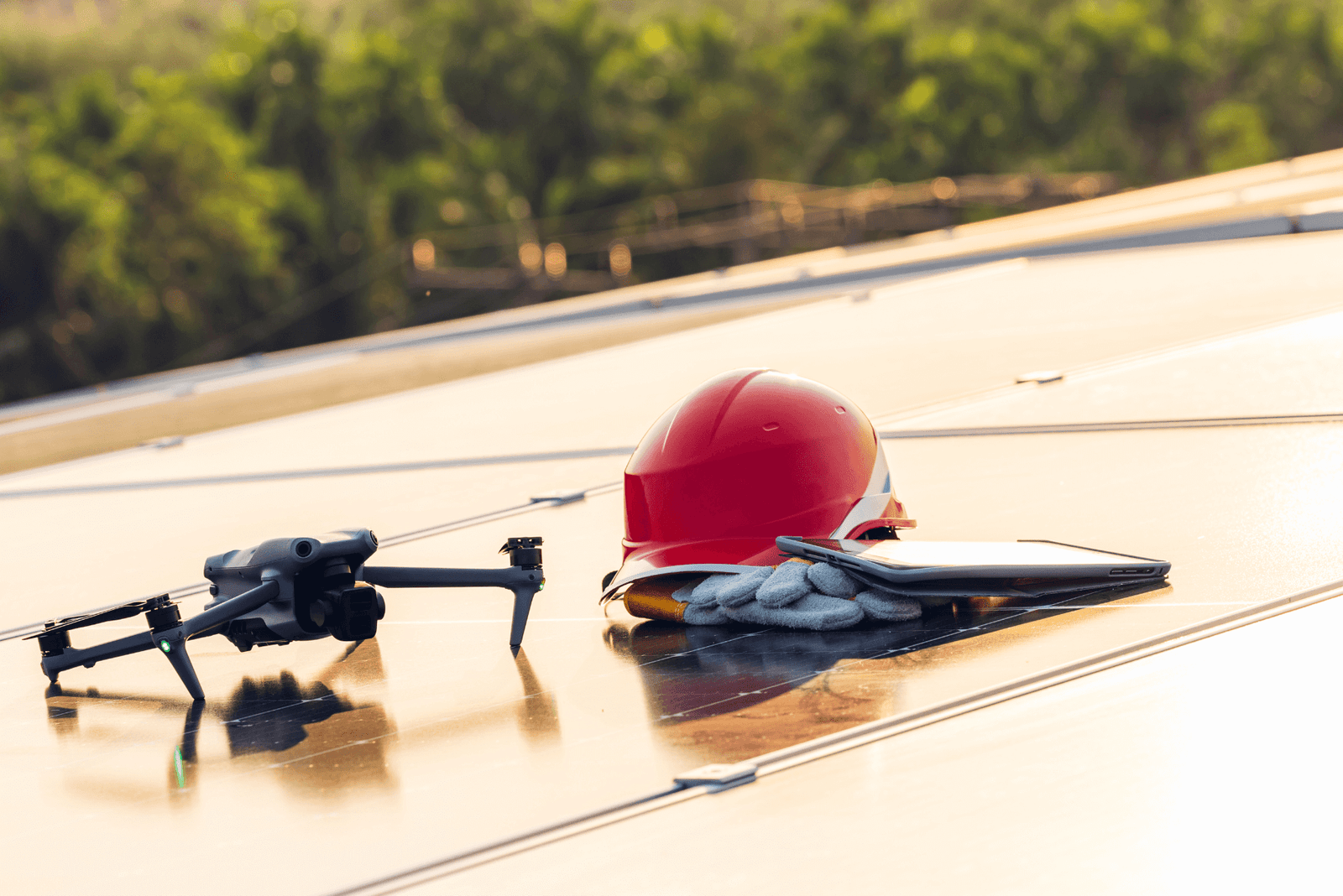 Inspection technique par drone d’un bâtiment d'entreprise avec installation de panneaux solaire en région PACA